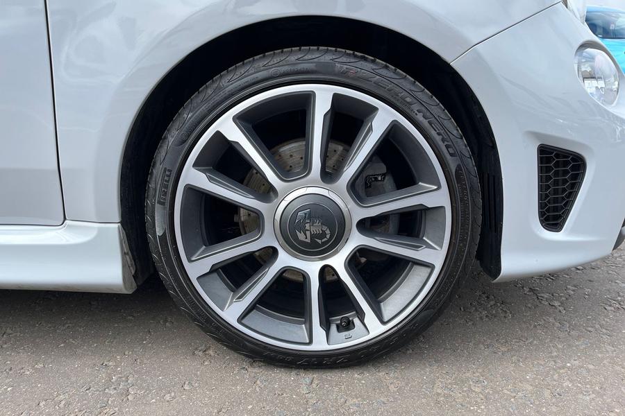Abarth 595 Photo autoimg-5cc3f07f0553da31f41d58b263103d32e81a1fb9.jpg