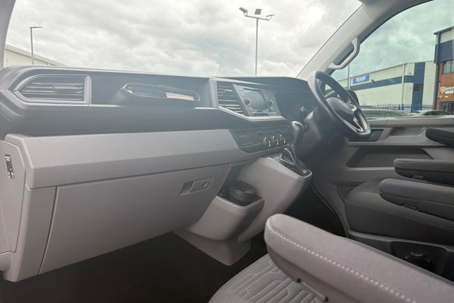 VOLKSWAGEN Transporter Shuttle Photo 47