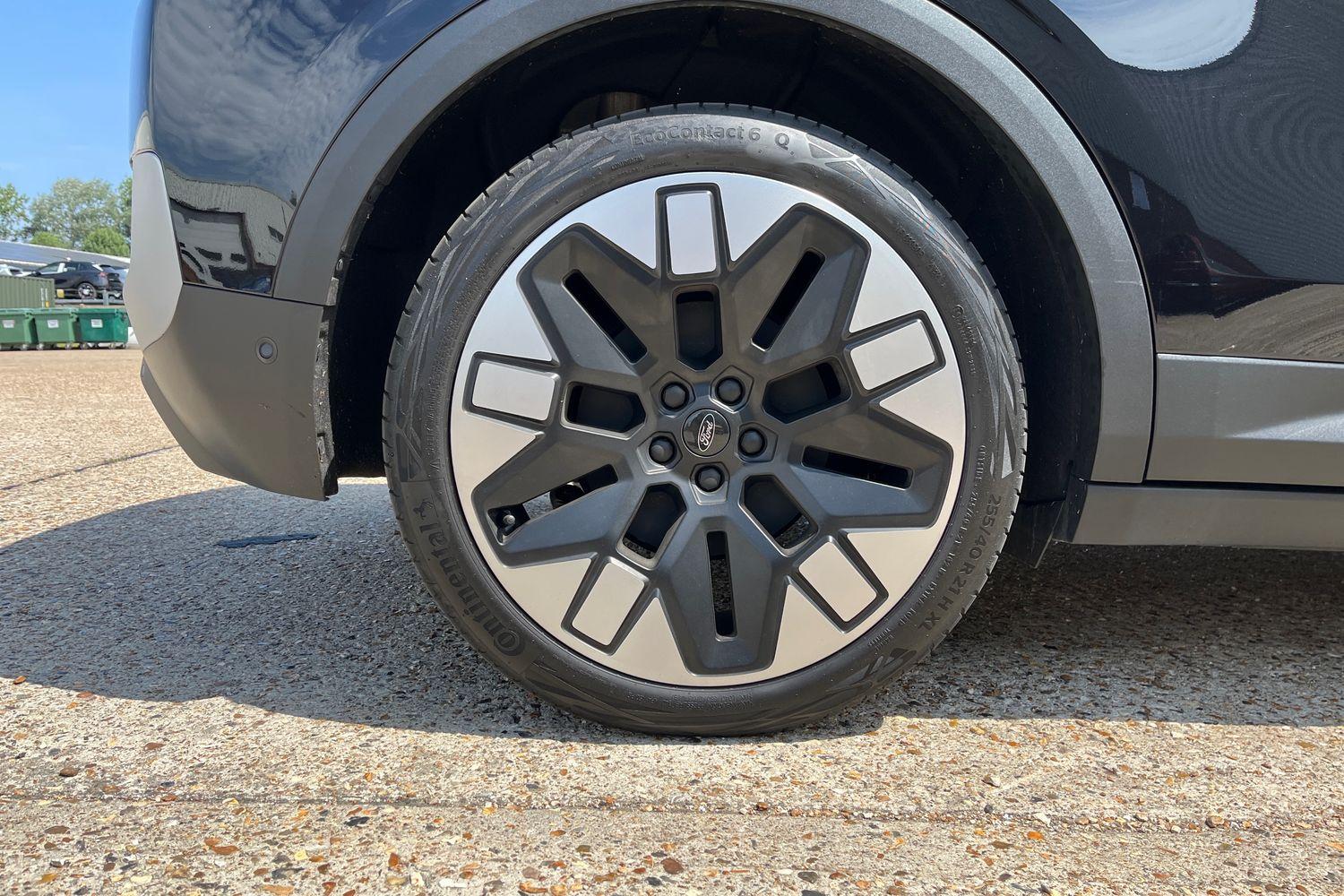Ford Explorer Photo 7