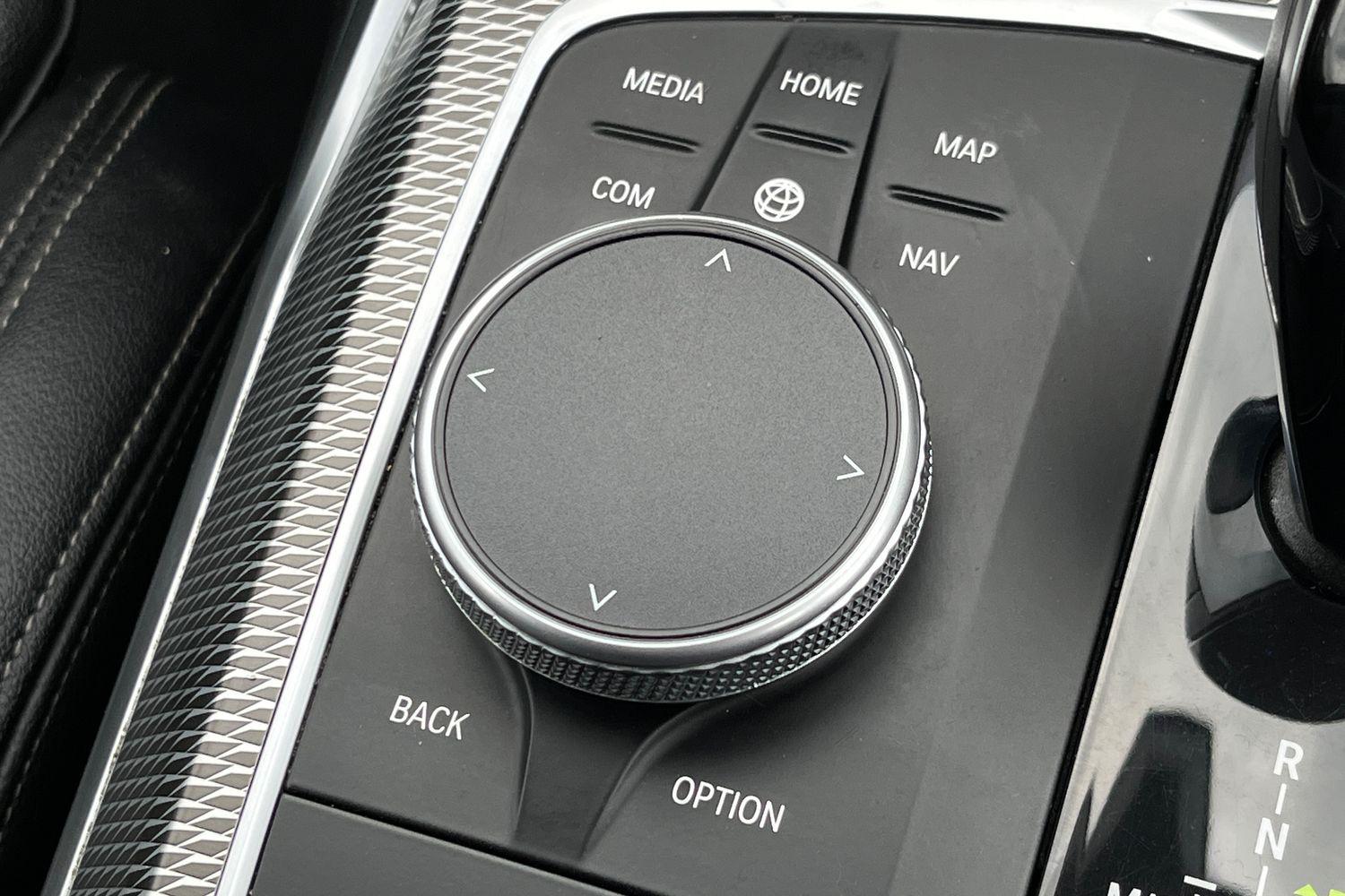 BMW 3 Series Photo 36
