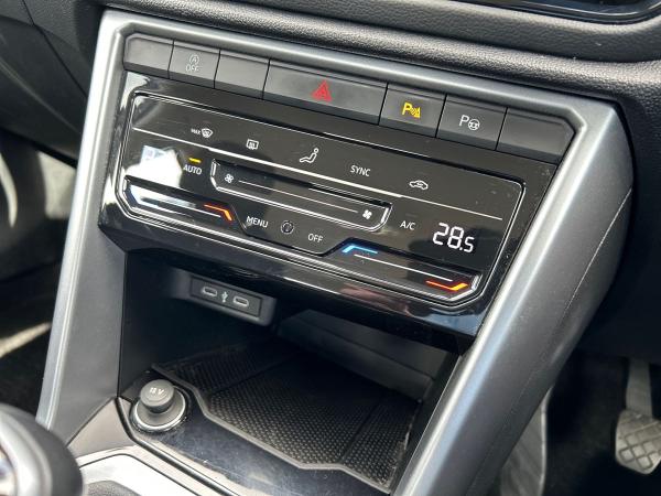 Volkswagen T-Roc Photo autoimg-5cd0783cacbee859d8b0e2bcb8e72b1df63c3058.jpg