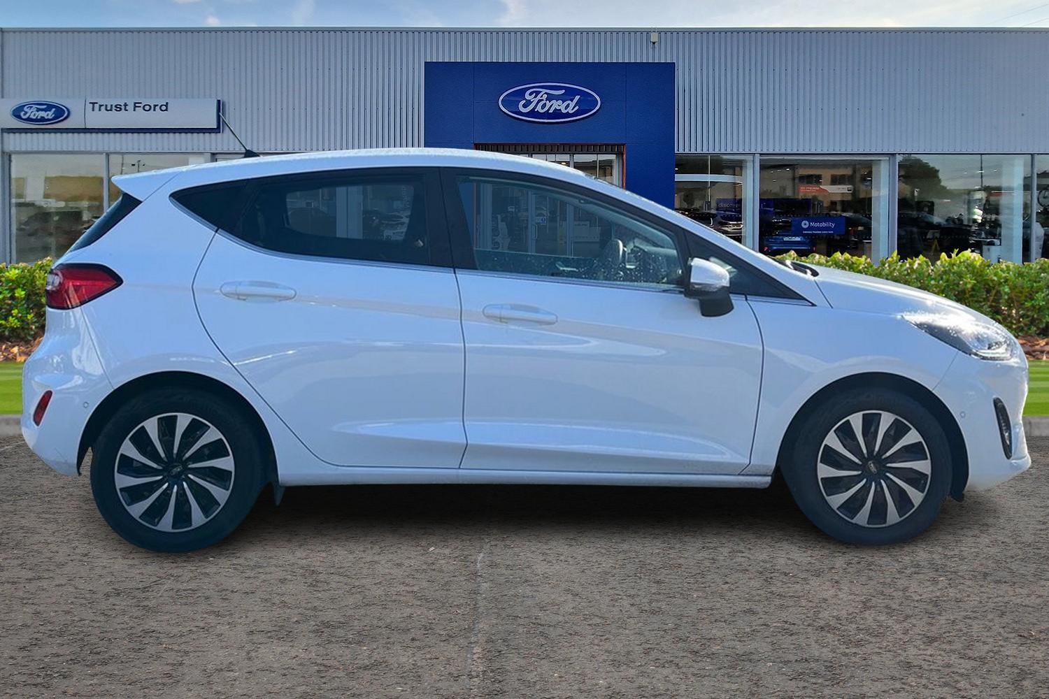 Ford FIESTA Photo 2
