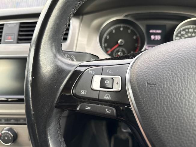 VOLKSWAGEN Golf Photo 16