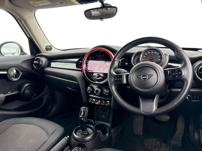 MINI Hatch Photo 6
