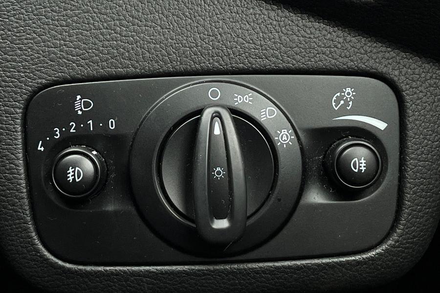 Ford Kuga Photo autoimg-5ce6ffcc0d009f66a08b2460319780cdc9ada140.jpg