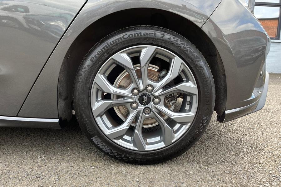 Ford FOCUS Photo autoimg-5cec3b16fb9b4df40d51430142cc97b25ef4ffe1.jpg