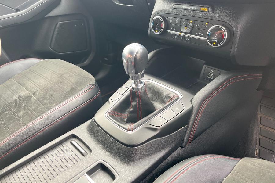 Ford KUGA Photo autoimg-5cee729e7d9a6a677bee36963e2c02ad0608c255.jpg