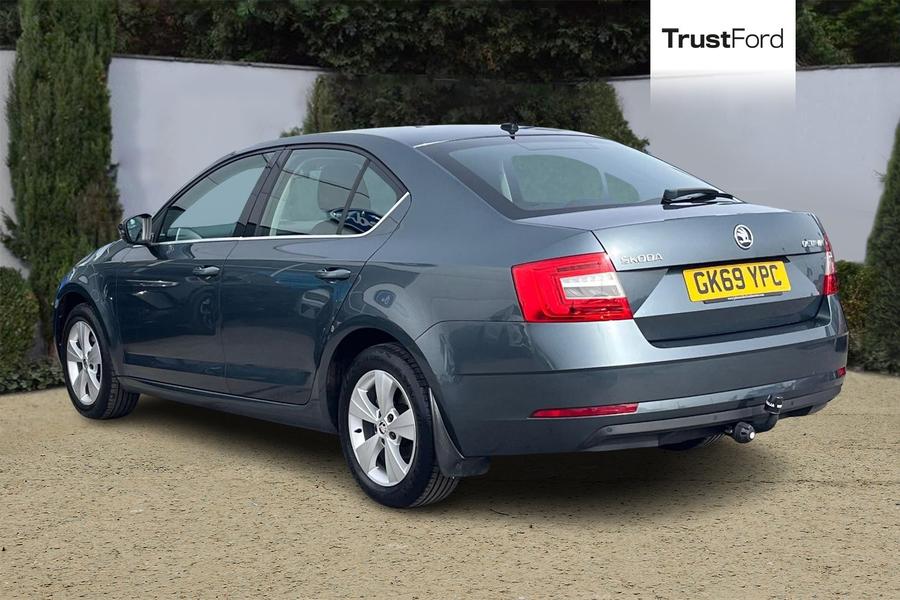 Skoda OCTAVIA Photo autoimg-5cee75d618deb0b200ad9a57234ec57e4d902cc8.jpg