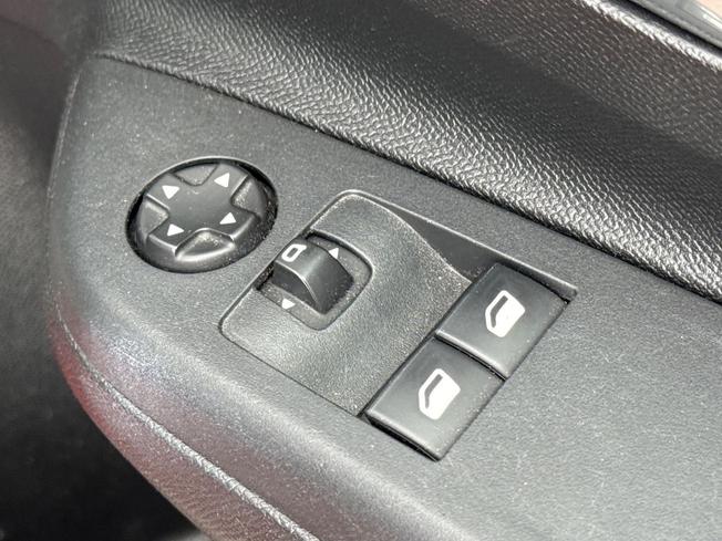 VAUXHALL Corsa Photo 24