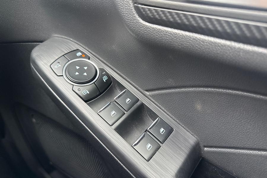 Ford KUGA Photo autoimg-5cf40b742bba3a015ec2fdf6d101c6dec285b827.jpg