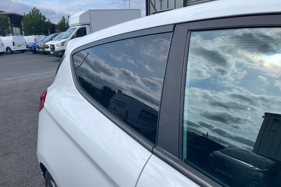 Ford FIESTA Photo autoimg-5cf603db0a3f18ebc00be3efba8b1bf259f93b12.jpg