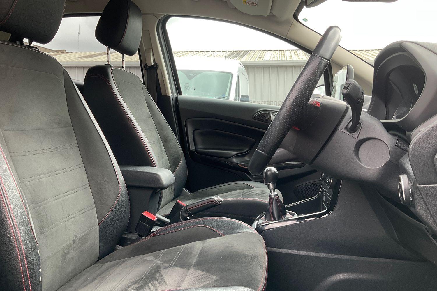 Ford ECOSPORT Photo 16