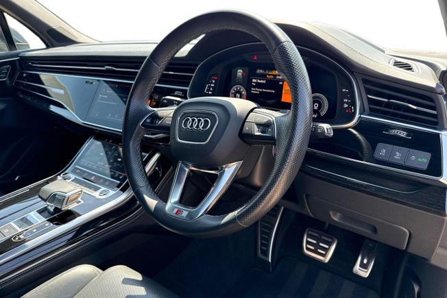 AUDI Q7 Photo 6