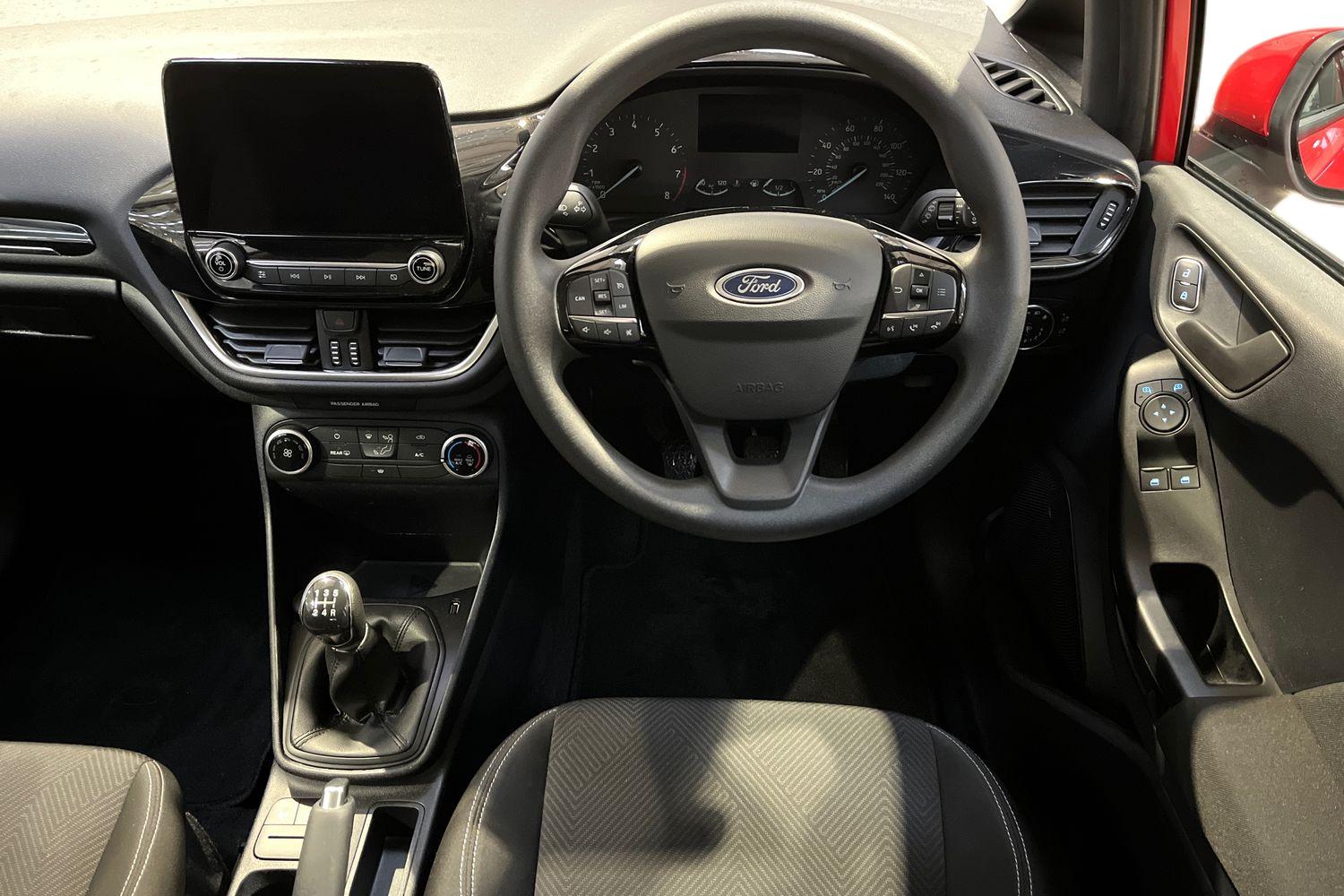 Ford FIESTA Photo 10