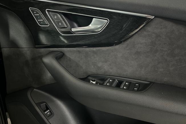 AUDI Q7 Photo 26