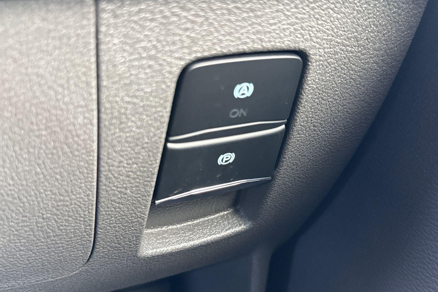 Ford E-TRANSIT Photo 16