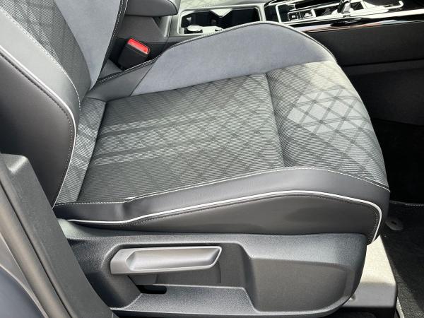 Volkswagen Golf Photo autoimg-5d0be7b93b2003b1d39b4a23f453e03e2e879f0a.jpg