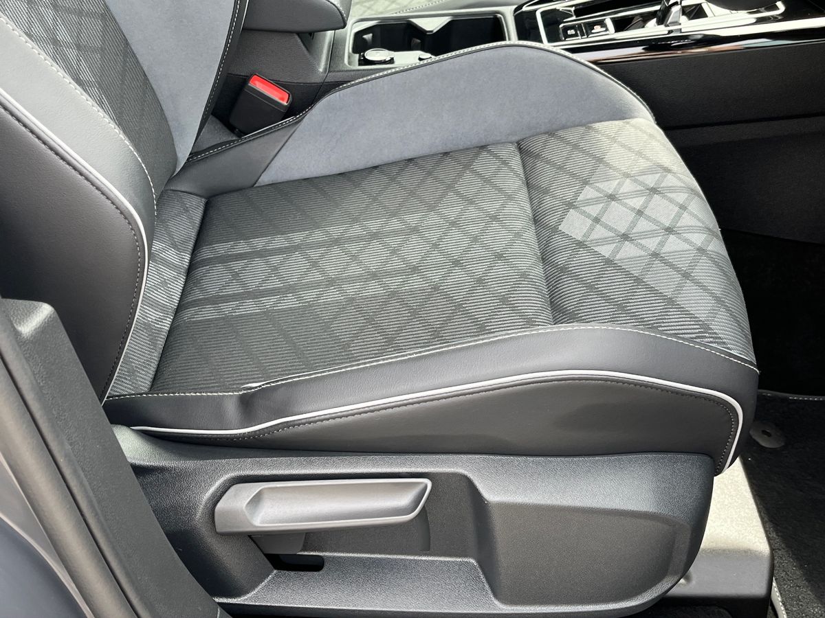 Volkswagen Golf Photo 29