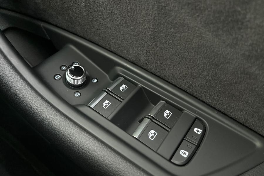Audi A4 Avant Photo autoimg-5d0f1b6cc32fa51ccb80ccfec08fbff783b68c49.jpg