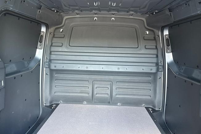 VOLKSWAGEN Id. Buzz Cargo Photo 22
