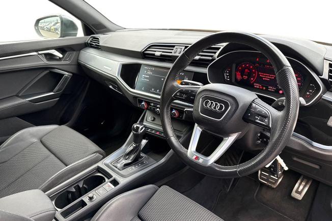 AUDI Q3 Photo 6