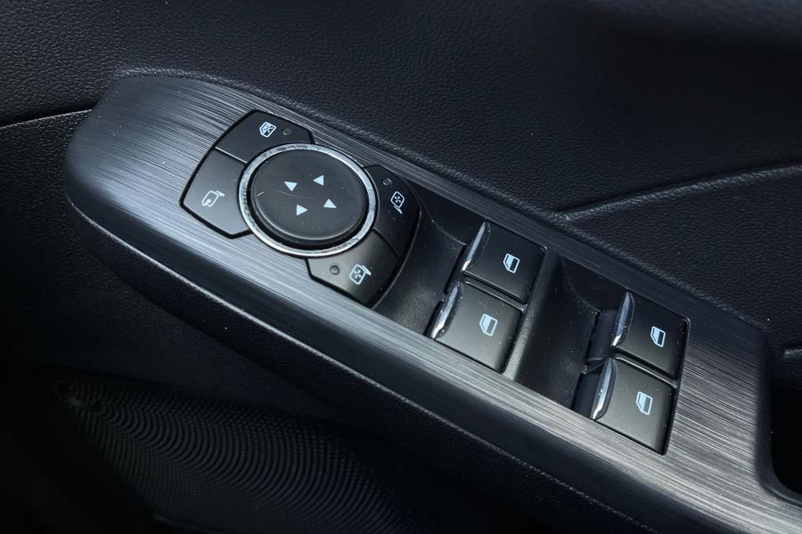 Ford Kuga Photo autoimg-5d199fd10bf56cb7eca8fb34aa7b7bbf02760839.jpg
