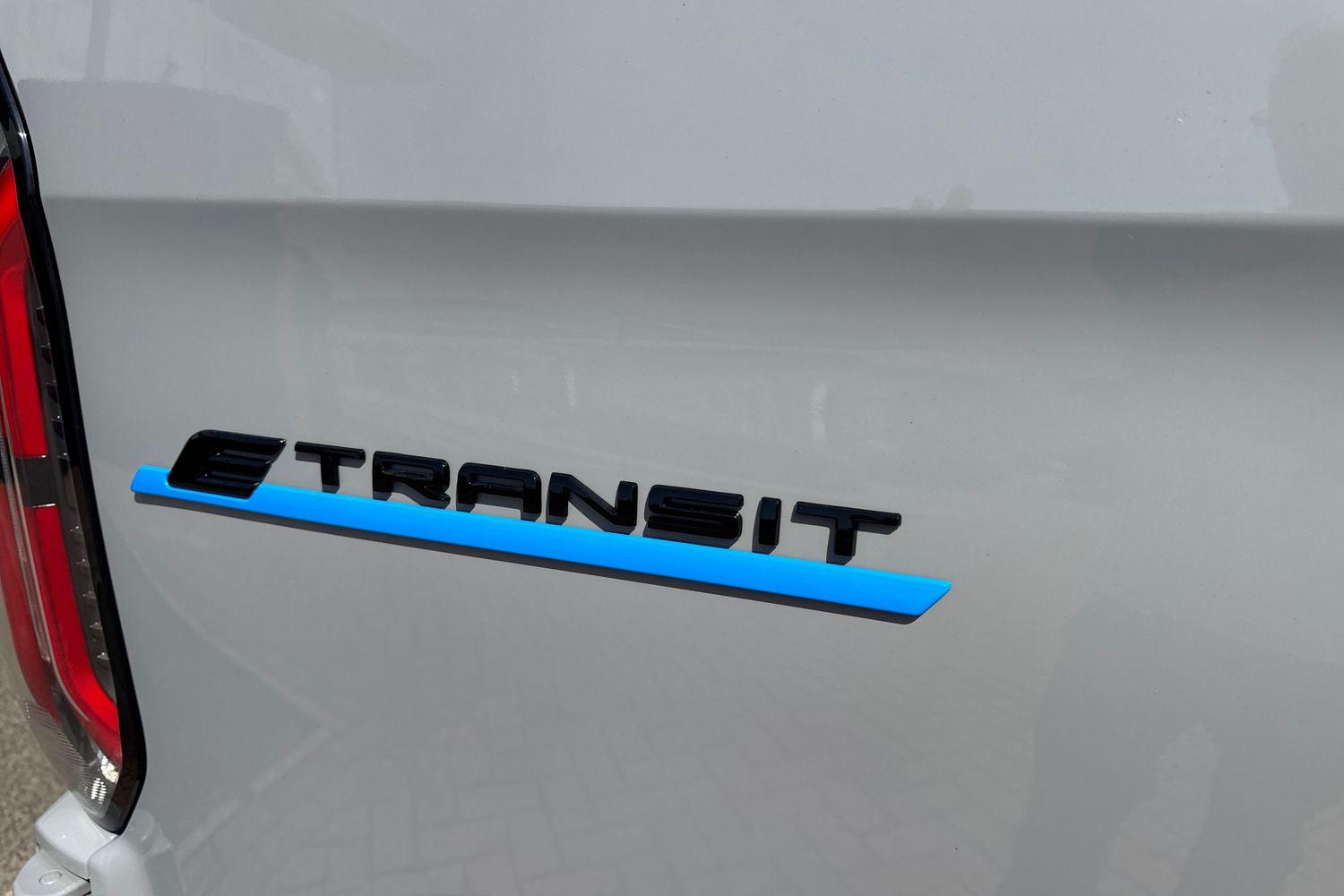 Ford E-TRANSIT CUSTOM Photo 19