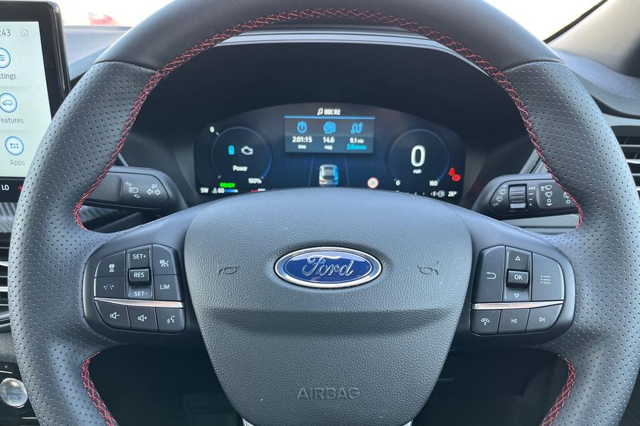 Ford KUGA Photo autoimg-5d1ee2d5a71c4fcdf65d40d939bcc81de331bba1.jpg