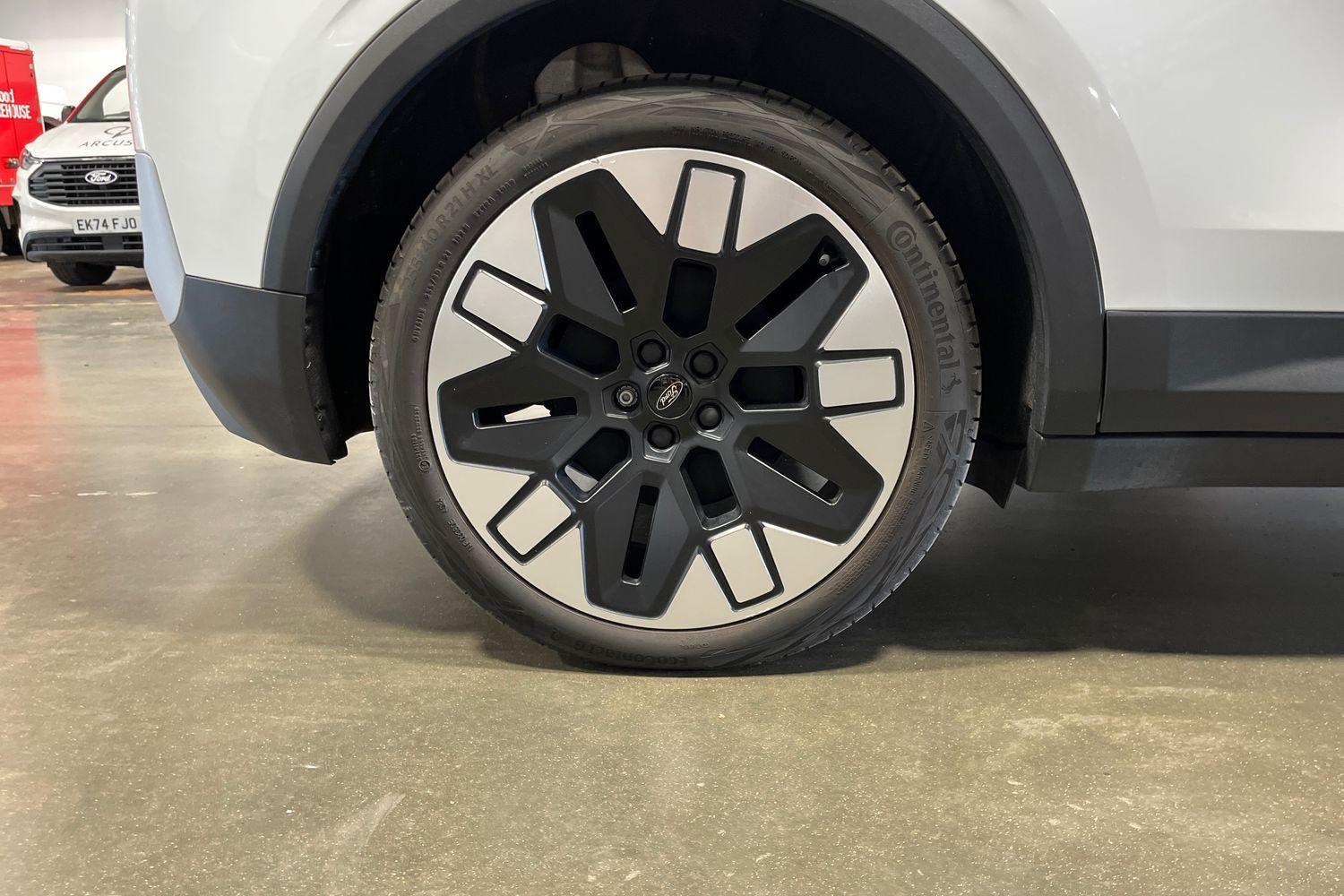 Ford Explorer Photo 7