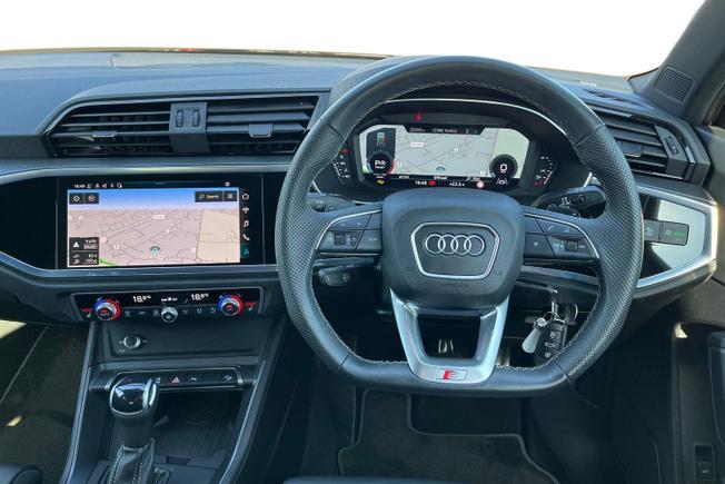 AUDI Q3 Photo 11
