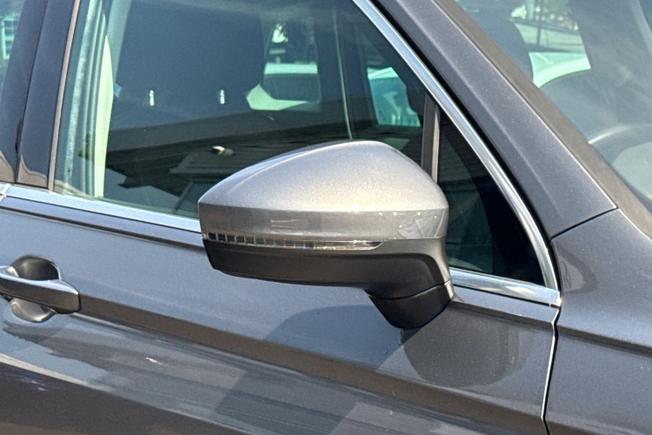 VOLKSWAGEN Tiguan Photo 20