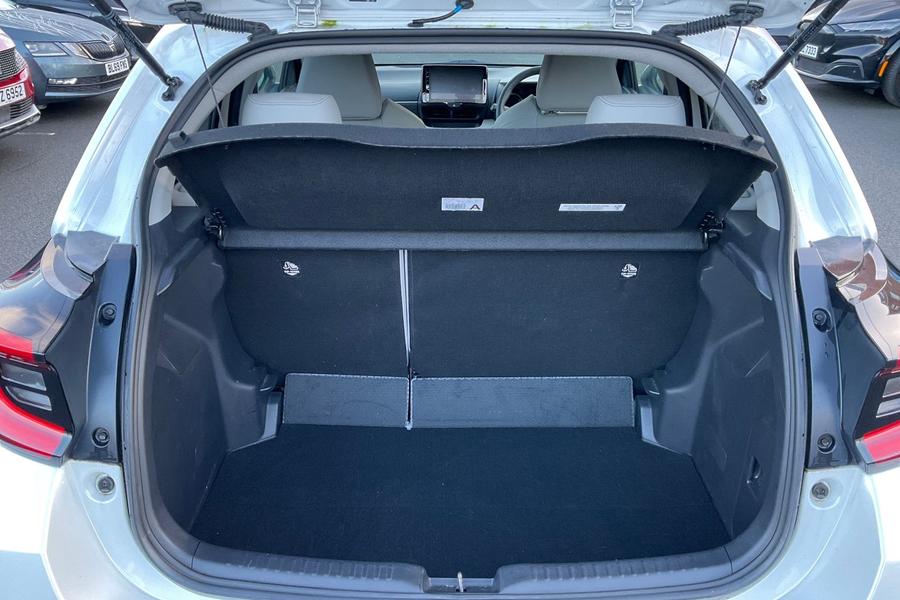 Toyota Yaris Photo autoimg-5d258e19c018cd6fd5f8d46424a2ffe47e013334.jpg