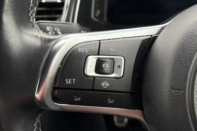 VOLKSWAGEN T-Roc Photo 16