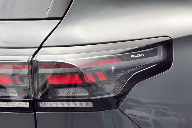 VOLKSWAGEN Tiguan Photo 18