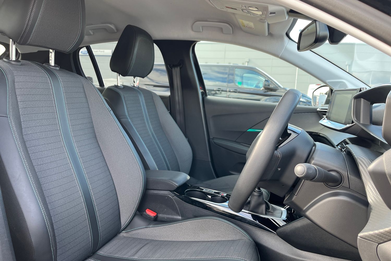 Peugeot 208 Photo 16