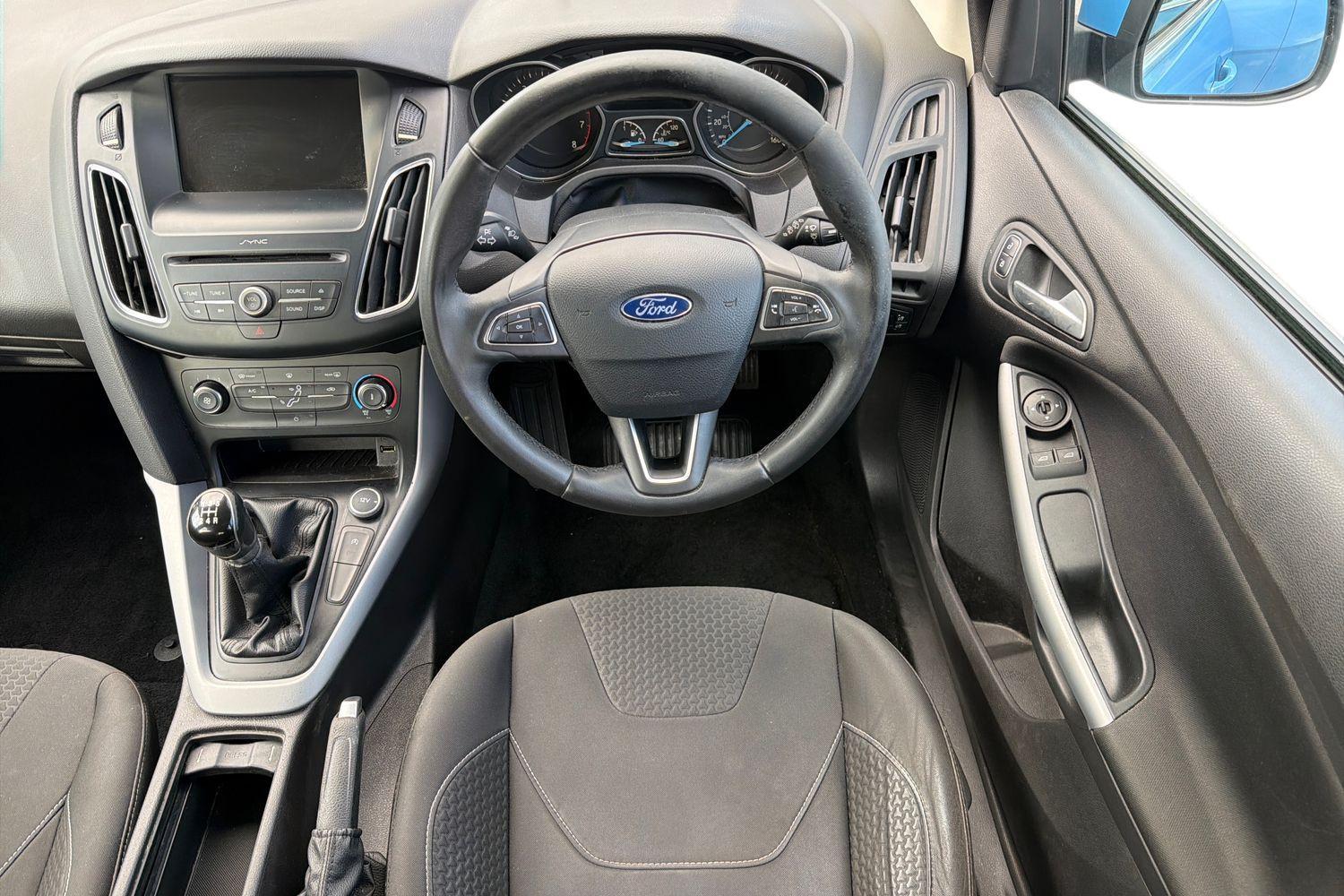 Ford Focus Photo 10