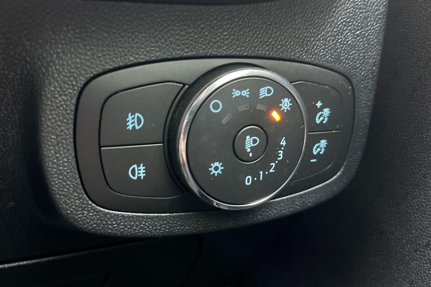 Ford FIESTA Photo 30