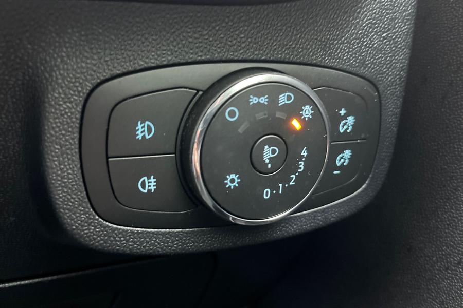 Ford FIESTA Photo autoimg-5d44322f3dfc31673cf7788ddf4ef85b5cd902d9.jpg