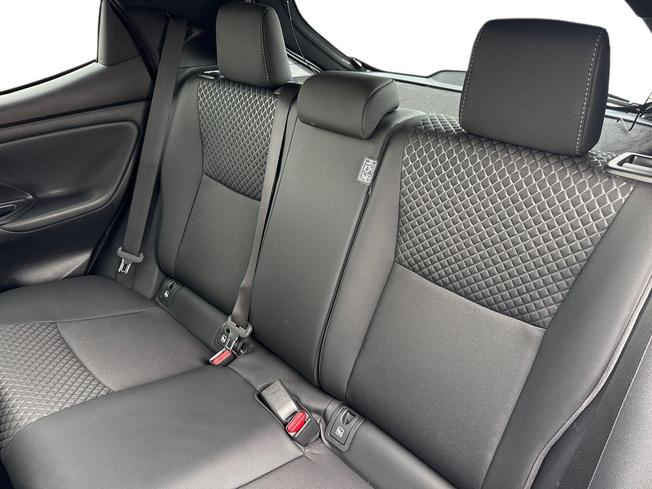 TOYOTA Yaris Photo 9