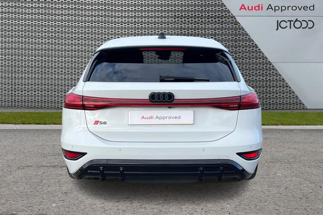 AUDI S6 E-Tron Avant Photo 7