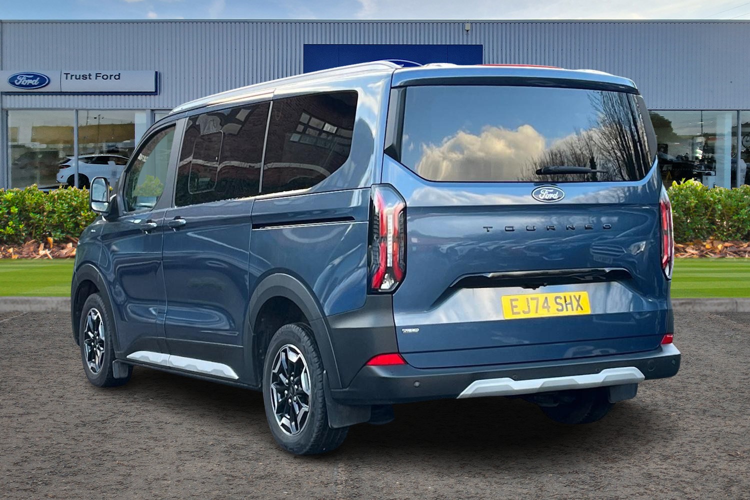 Ford Tourneo Custom Photo 1