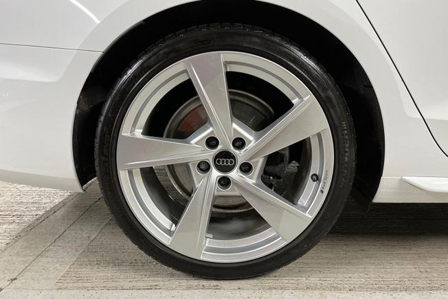 AUDI A4 Avant Photo 5