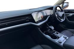 VOLKSWAGEN Touareg Photo 2