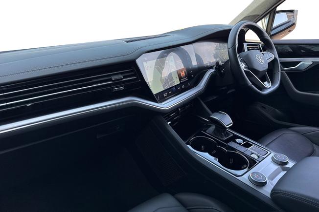 VOLKSWAGEN Touareg Photo 2
