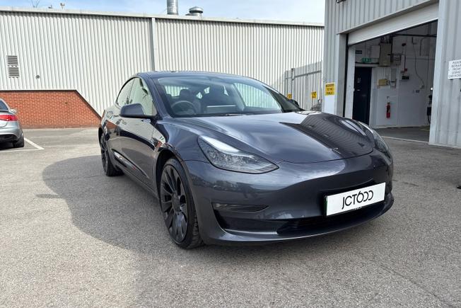 TESLA Model 3 Photo 30