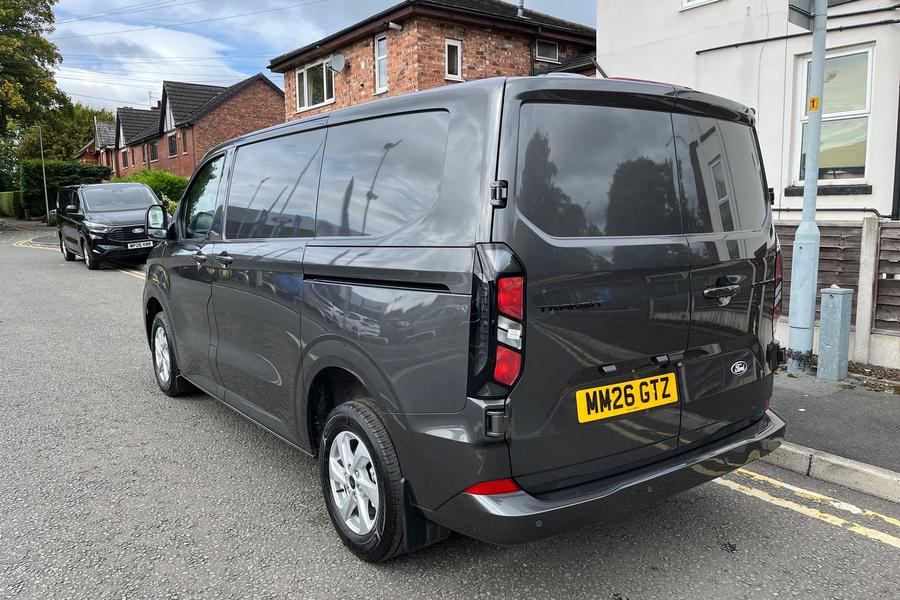 Ford TRANSIT CUSTOM Photo autoimg-5d8a5b17cf52751ba5e4d6c7499aa3078cf01d9c.jpg