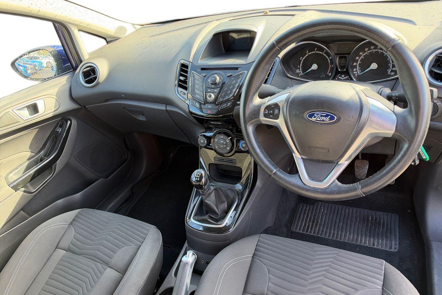 Ford FIESTA Photo 9