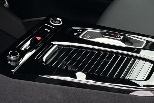 AUDI Q6 E-Tron Photo 23