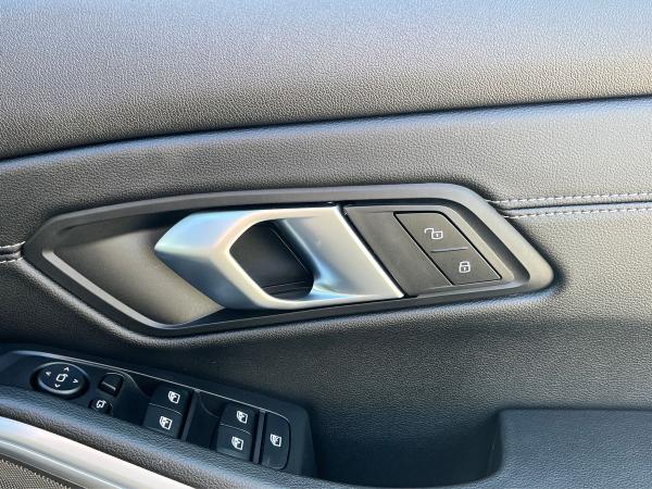 BMW 3 Series Photo autoimg-5d94c8bd0fd118f975f7adf34d400f43b3daedc5.jpg