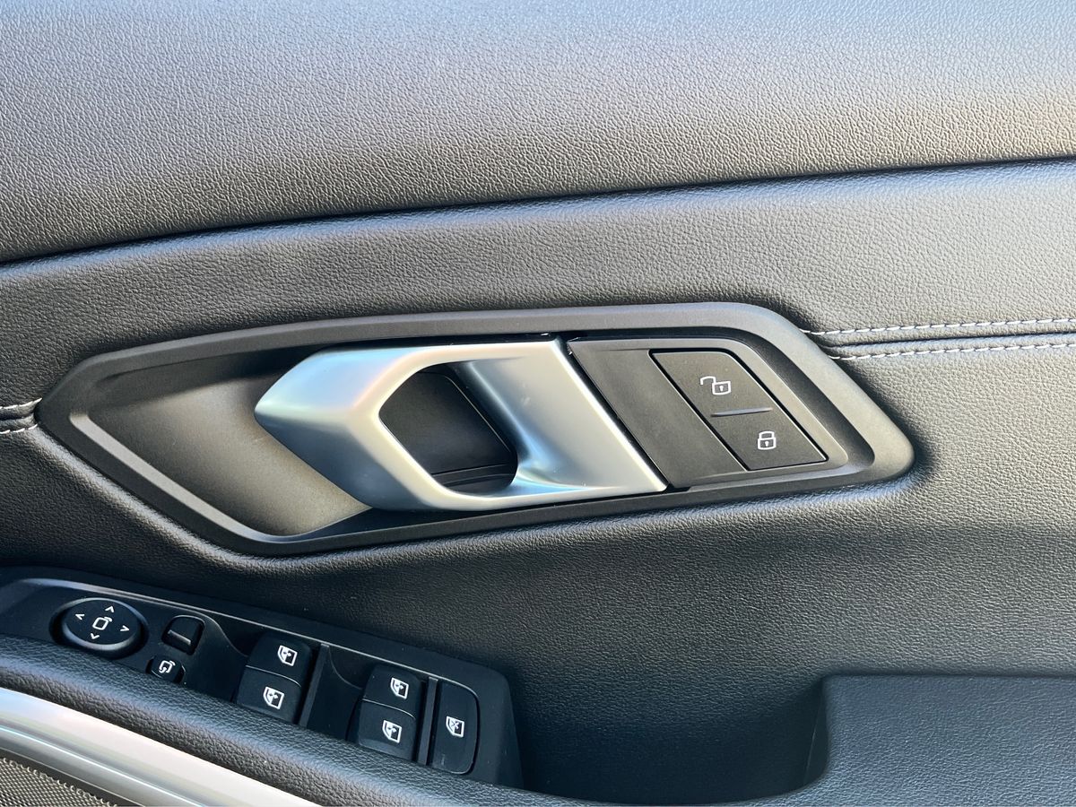 BMW 3 Series Photo 27